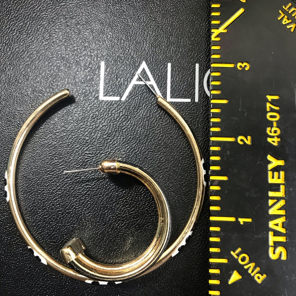 Elegant Gold and Black Hoop Earrings - Picture 4 of 6